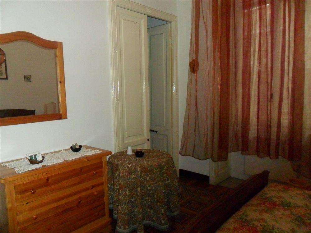 Guesthouse La Briosa Nicole Genua Exteriör bild